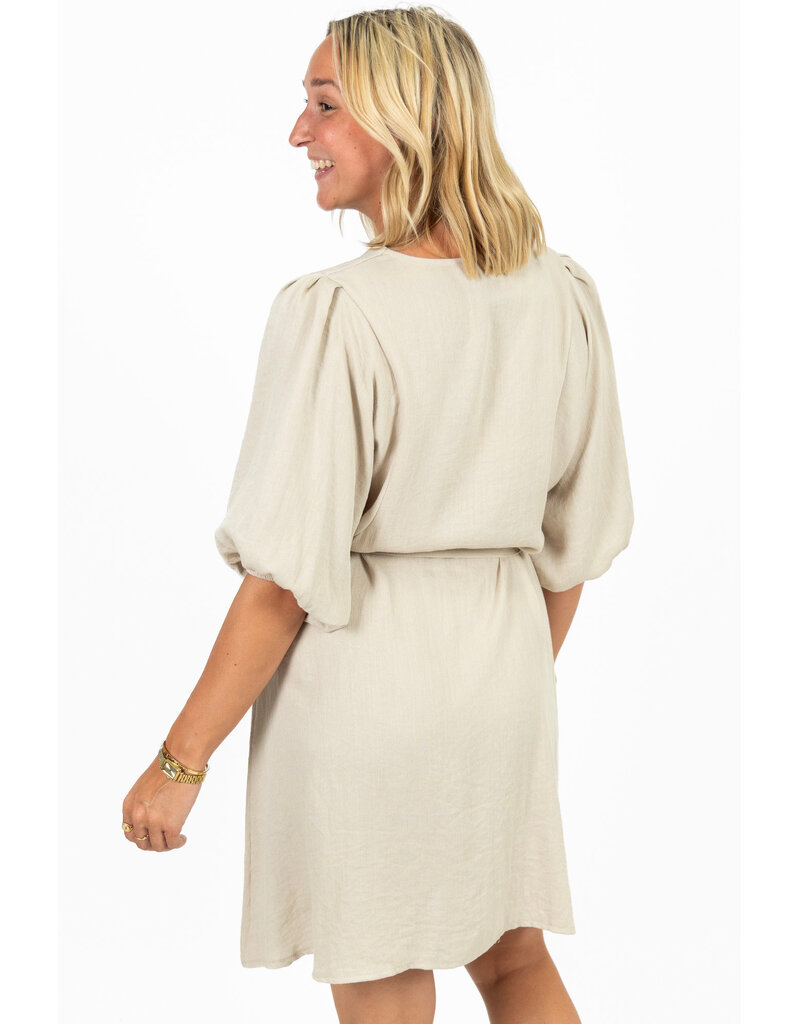 21Jewelz Effen basic jurkje met v-hals & ceintuur - beige