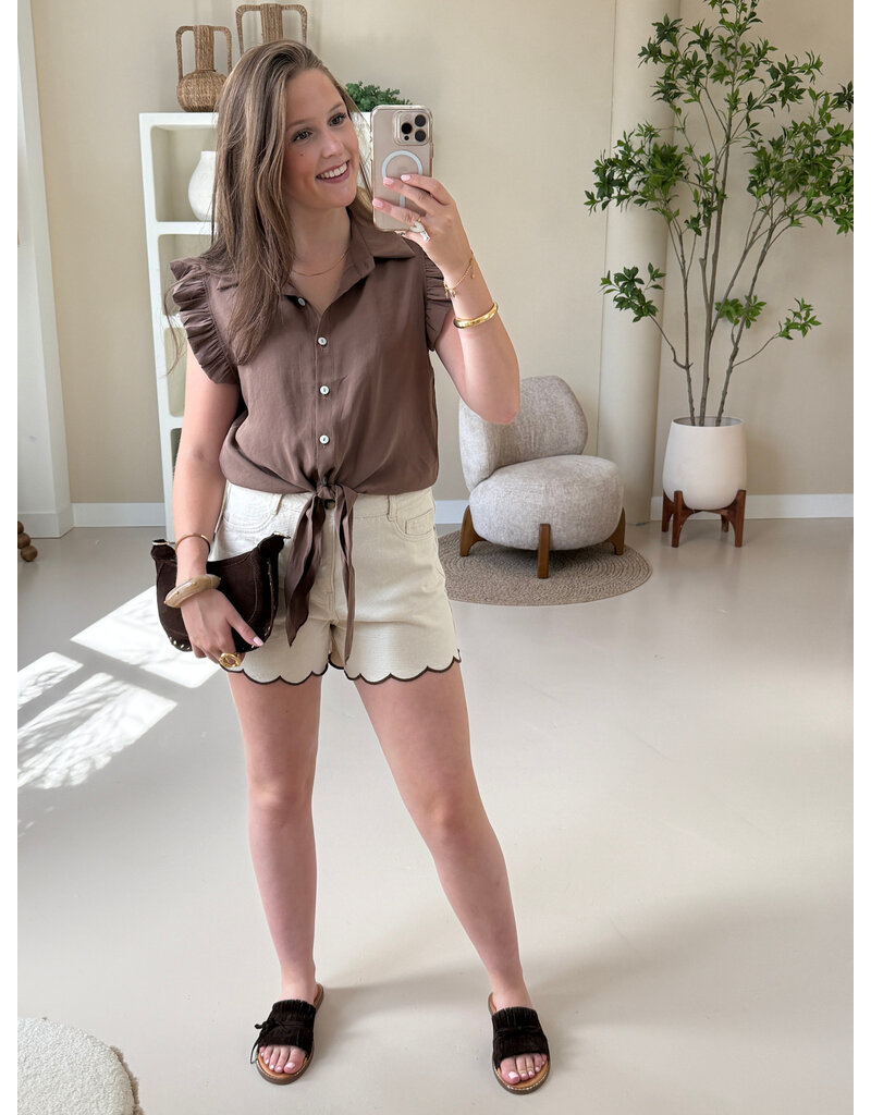 21Jewelz Blouse met knoopdetail & ruffles - lichtbruin