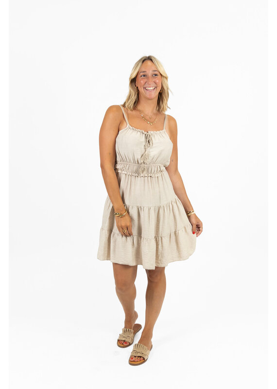 21Jewelz Mouwloos jurkje met koordje & ruches - beige