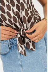 21Jewelz Blouse met knoopdetail & ruffles - bruin/ecru
