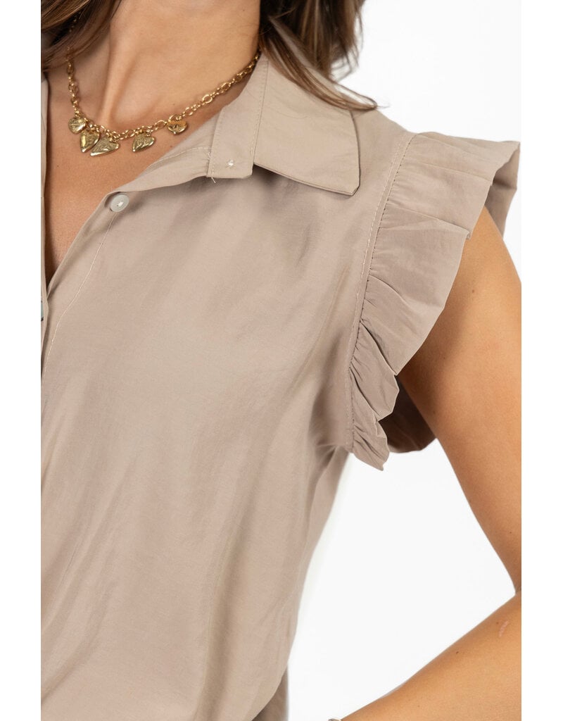 21Jewelz Blouse met knoopdetail & ruffles - donker beige