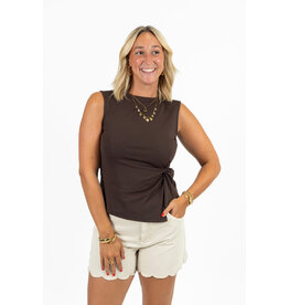 21Jewelz Getailleerde top met knoopdetail - donkerbruin