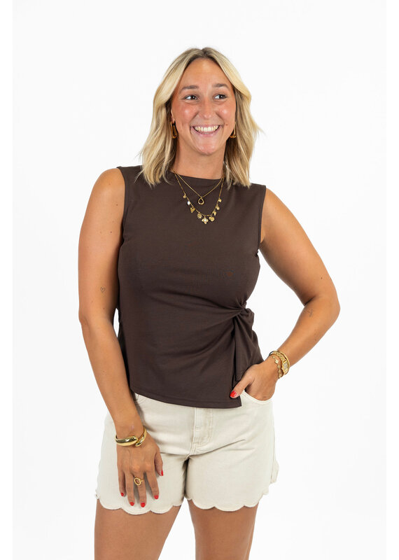 21Jewelz Getailleerde top met knoopdetail - donkerbruin