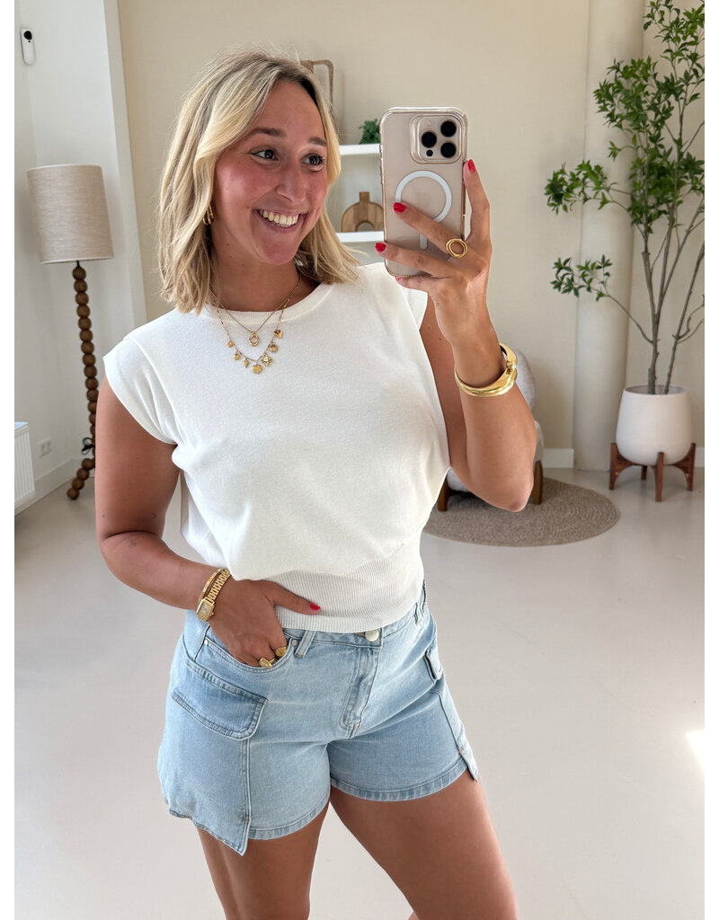21Jewelz Fijn gebreide top met schoudervulling - wit