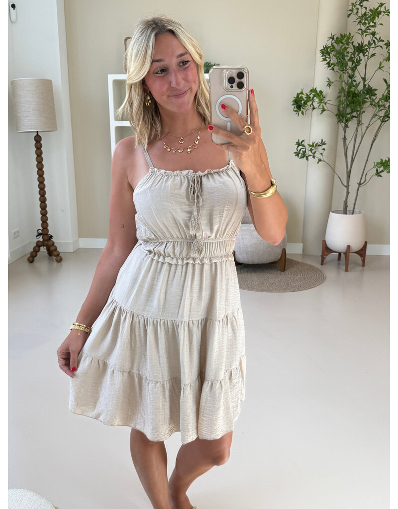 21Jewelz Mouwloos jurkje met koordje & ruches - beige