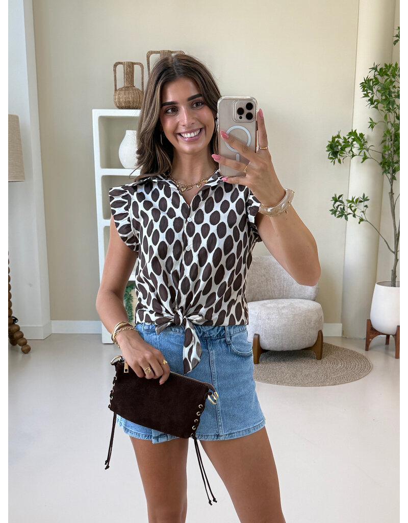21Jewelz Blouse met knoopdetail & ruffles - bruin/ecru