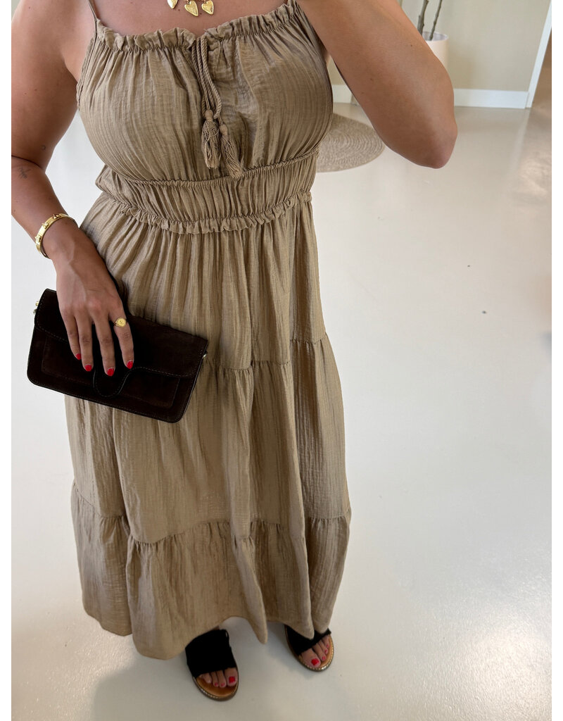 21Jewelz Mouwloze maxi jurk met koordje & ruches - camel