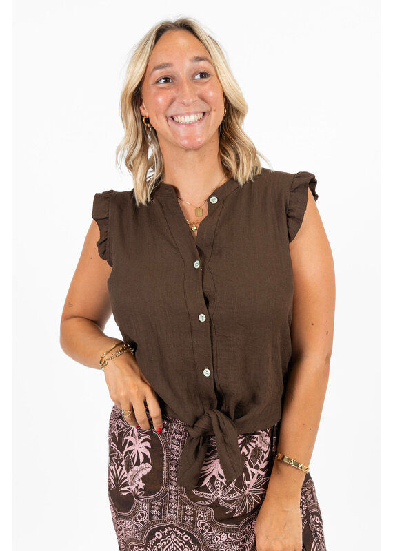 21Jewelz Mouwloze blouse met ruffles & knoopdetail - bruin