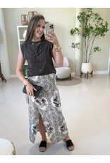 21Jewelz Mouwloze top met studs - donkerbruin