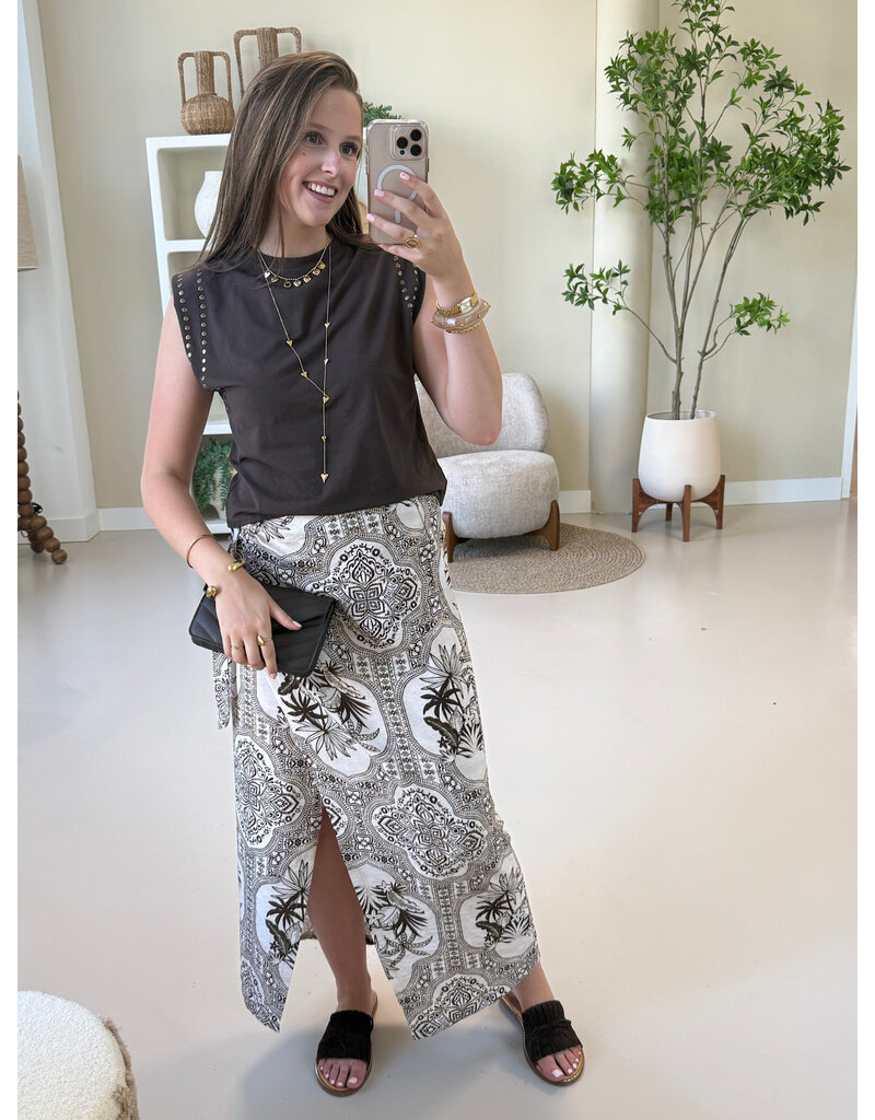 21Jewelz Mouwloze top met studs - donkerbruin