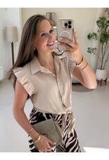 21Jewelz Blouse met knoopdetail & ruffles - beige