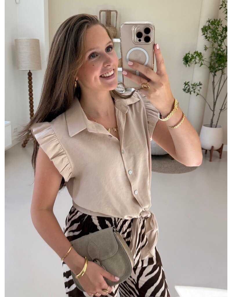 21Jewelz Blouse met knoopdetail & ruffles - beige