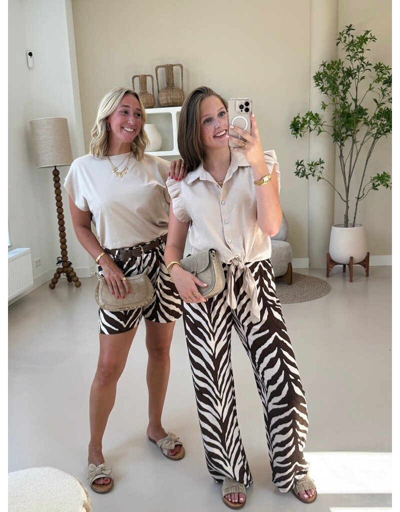 21Jewelz Blouse met knoopdetail & ruffles - beige