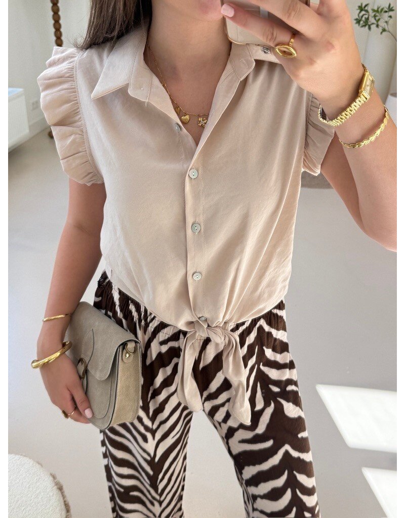 21Jewelz Blouse met knoopdetail & ruffles - beige