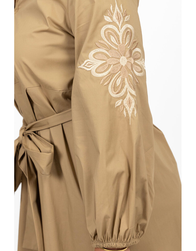 21Jewelz Losvallend jurkje met bloemdetail - camel