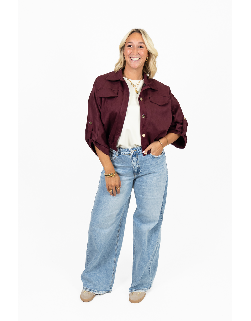Suede-look jasje met gouden knoopjes - bordeaux