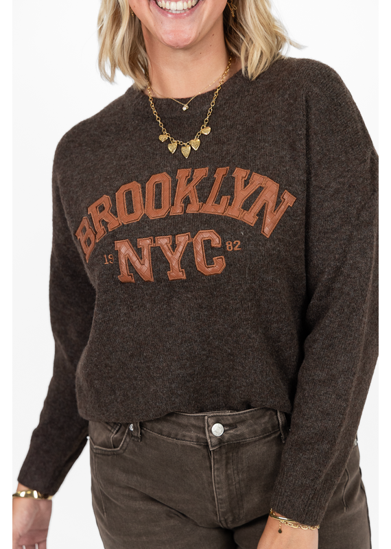 21Jewelz Trui met tekst "Brooklyn NYC" - bruin/camel