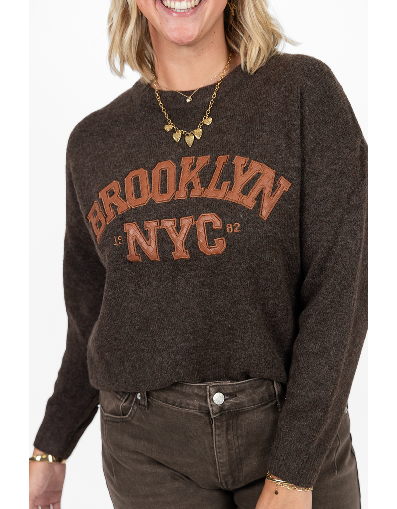 21Jewelz Trui met tekst "Brooklyn NYC" - bruin/camel