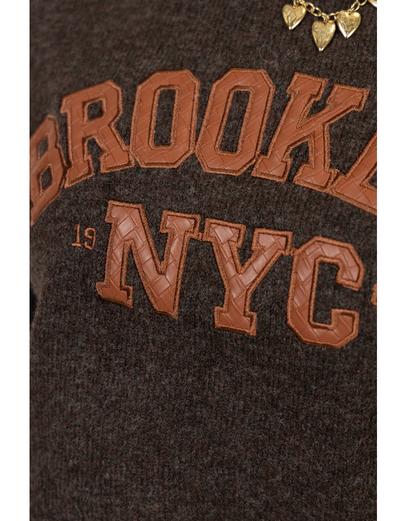 21Jewelz Trui met tekst "Brooklyn NYC" - bruin/camel
