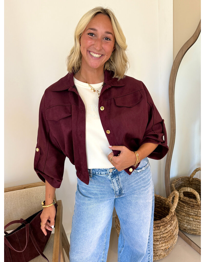 Suede-look jasje met gouden knoopjes - bordeaux