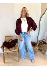 Suede-look jasje met gouden knoopjes - bordeaux