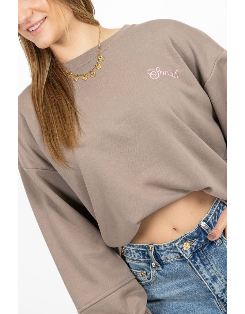The social club sweater - taupe