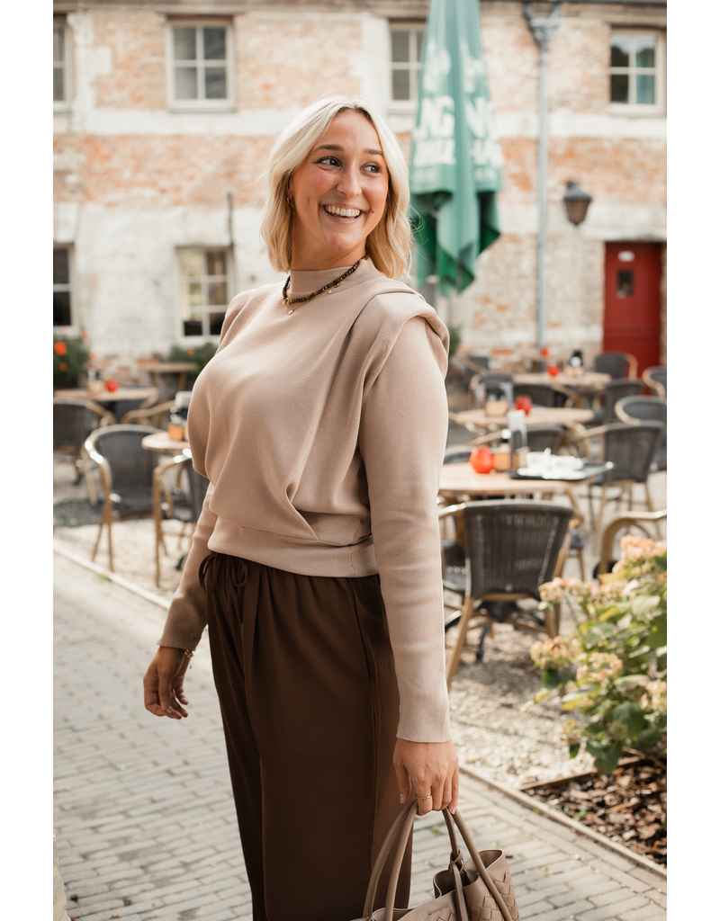 21Jewelz Fijn gebreide trui met schoudervulling - beige
