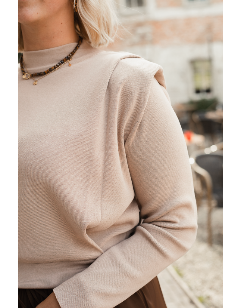 21Jewelz Fijn gebreide trui met schoudervulling - beige