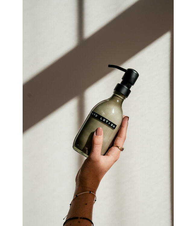Handlotion - Dark Amber 250ml mit Schwarze Pumpe