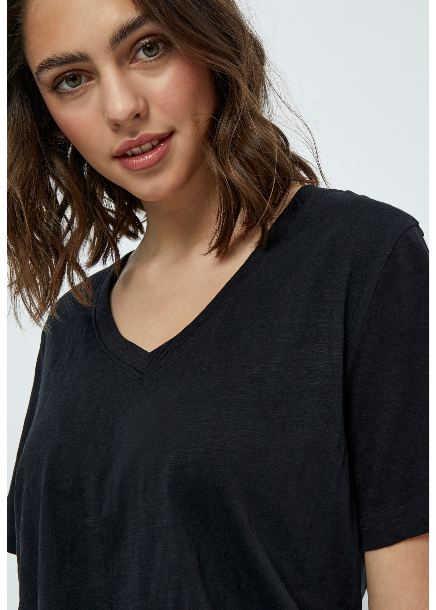 MINUS LETI V-NECK TEE black