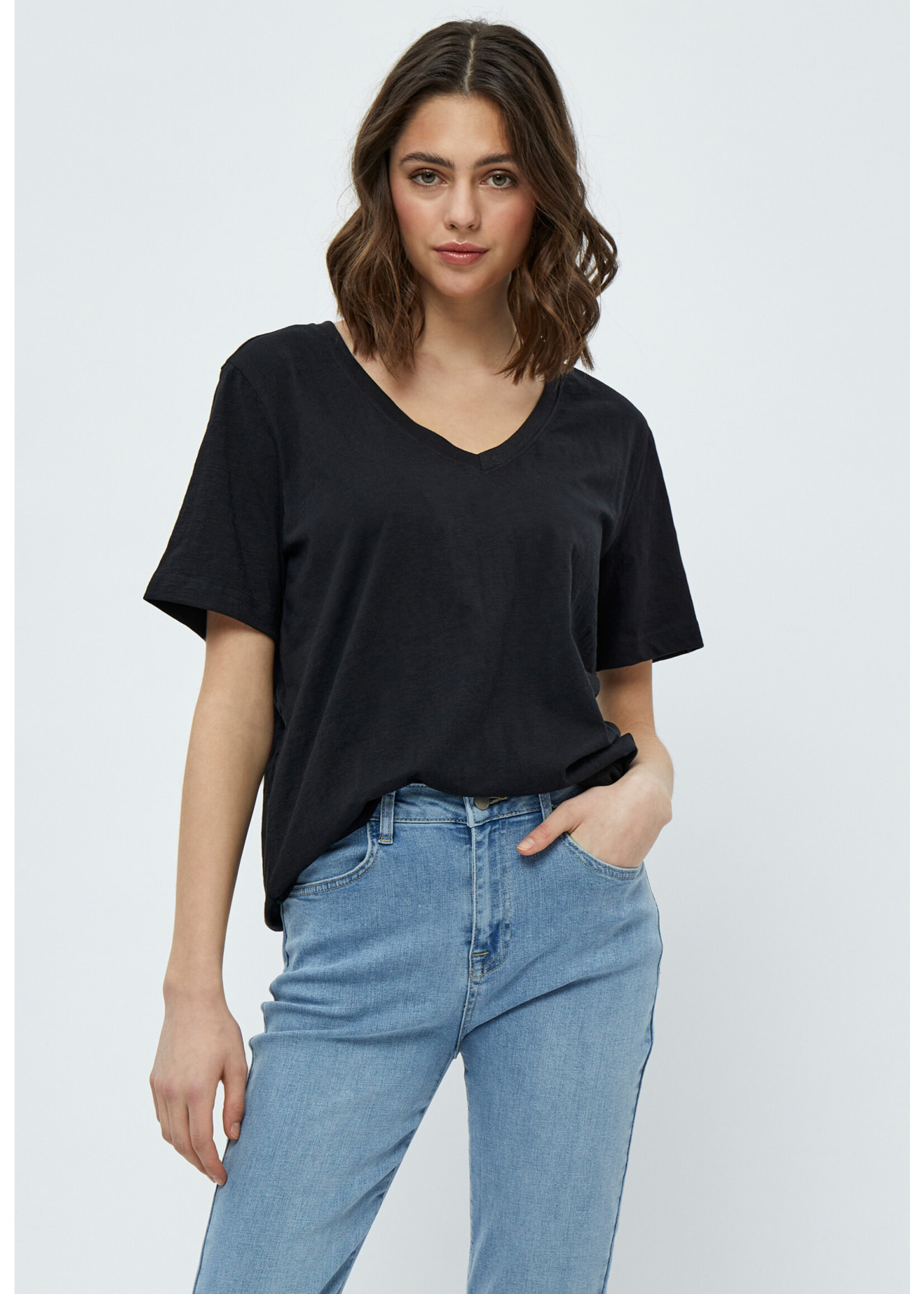 MINUS LETI V-NECK TEE black