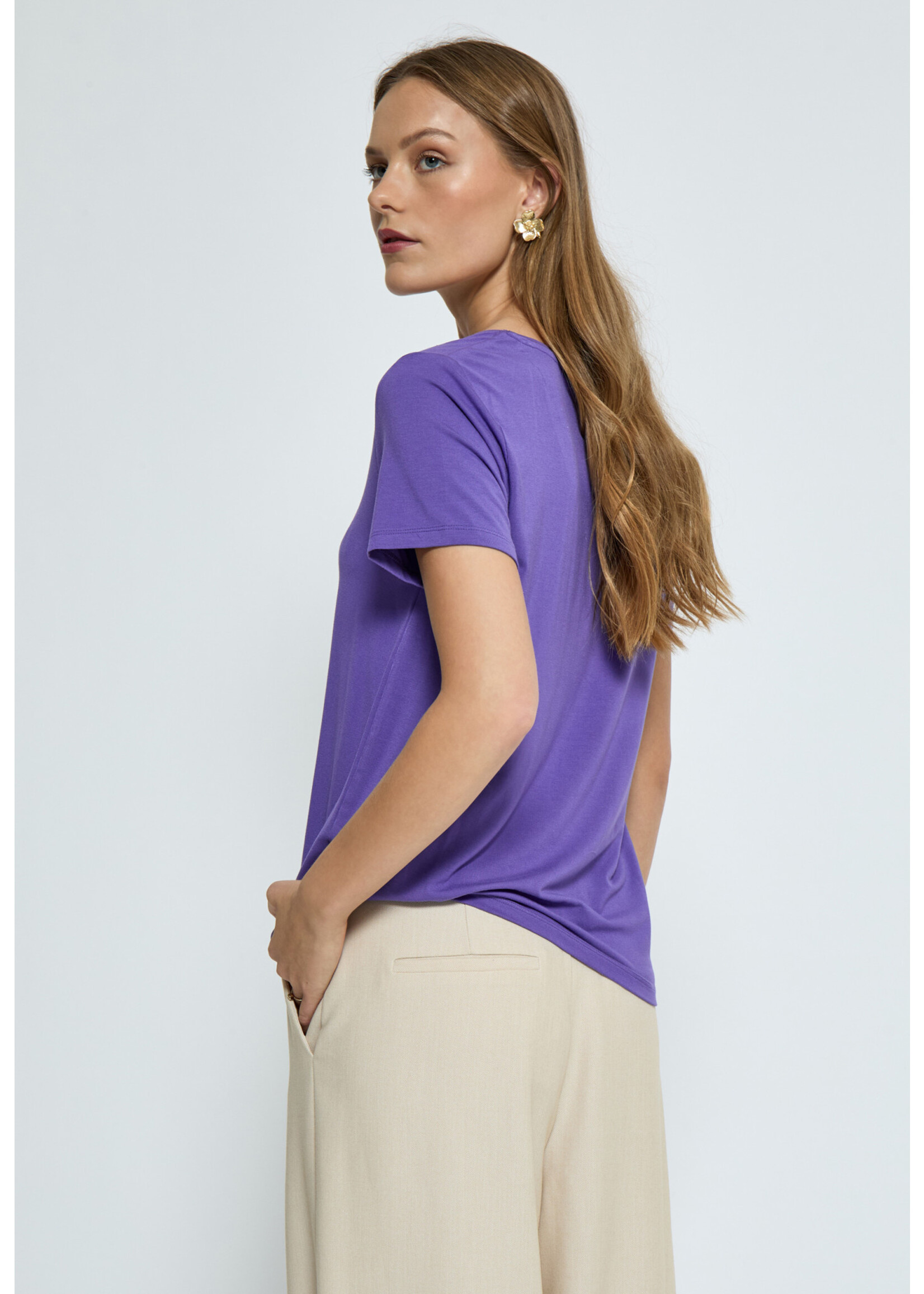 PEPPERCORN SAMANTHA V-NECK T-SHIRT purple corallites