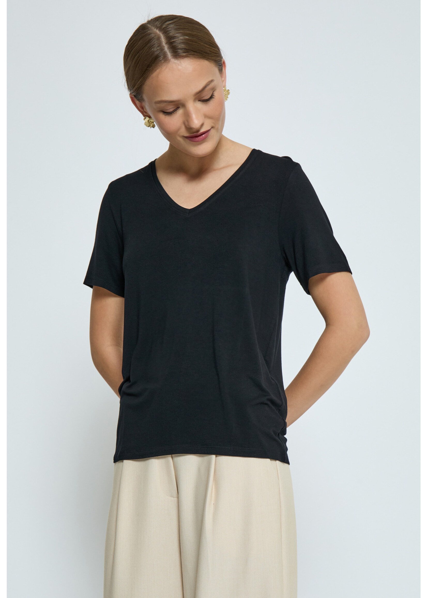 PEPPERCORN SAMANTHA V-NECK T-SHIRT black