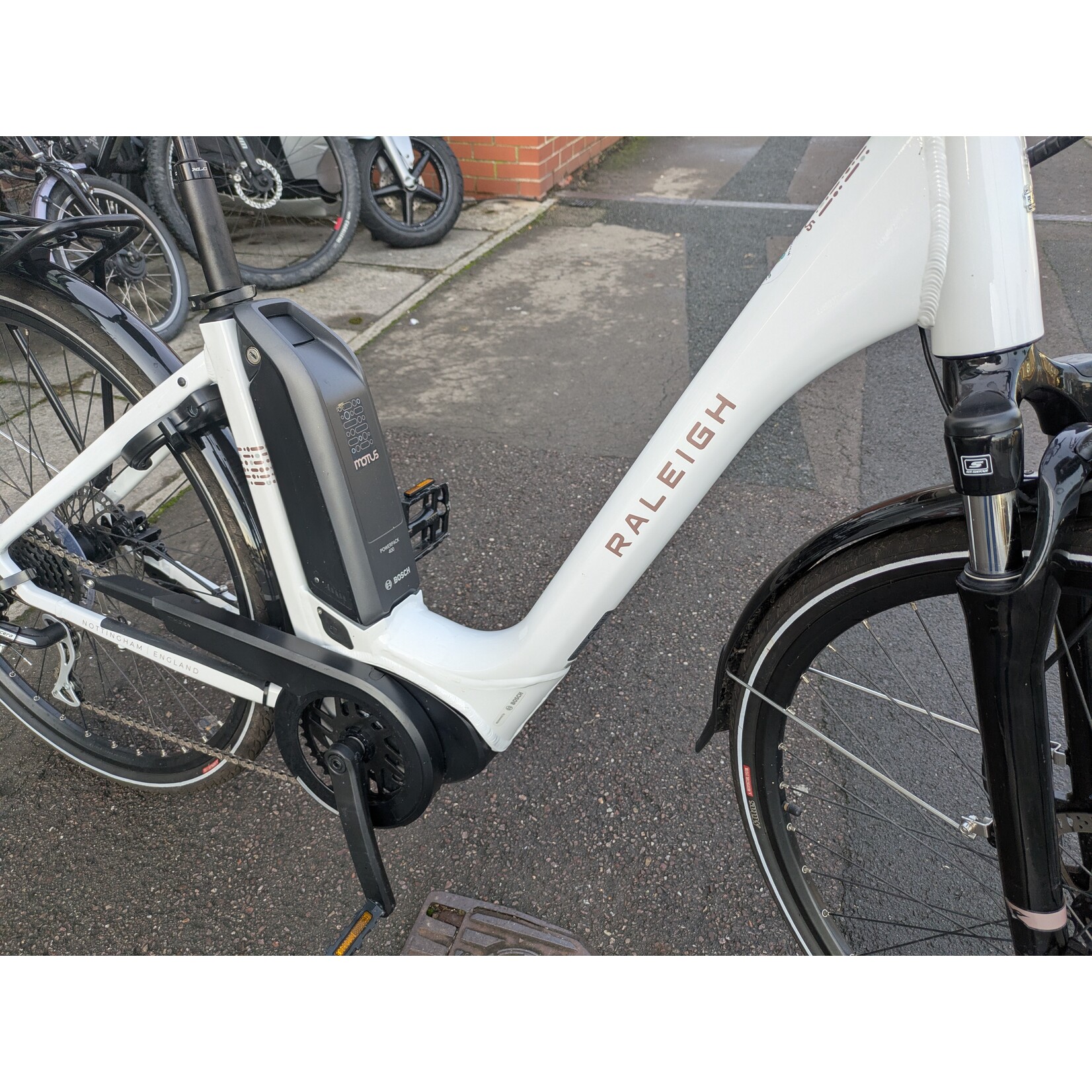 Raleigh Secondhand1-Raleigh Motus White 400Wh