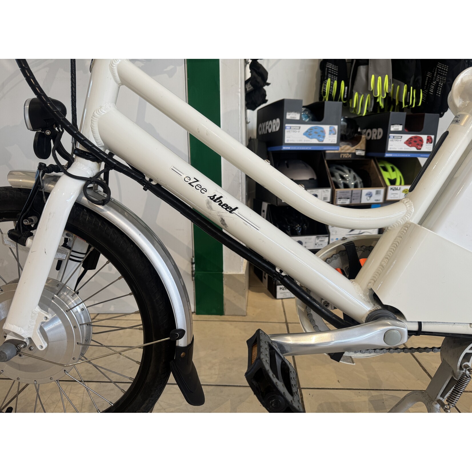 Secondhand-E-Zee Street