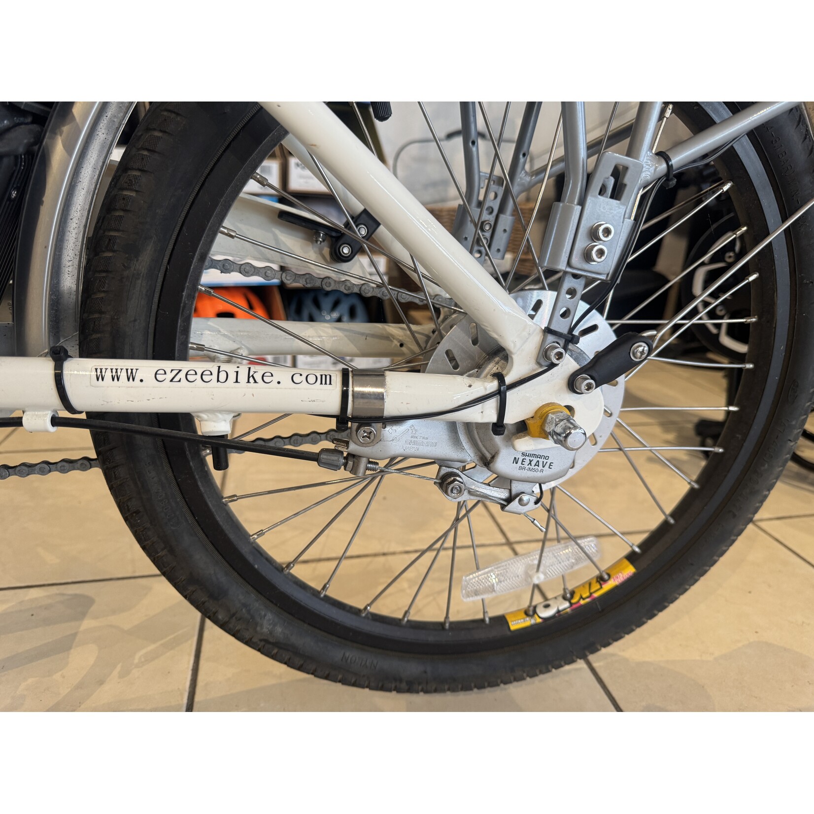 Secondhand-E-Zee Street