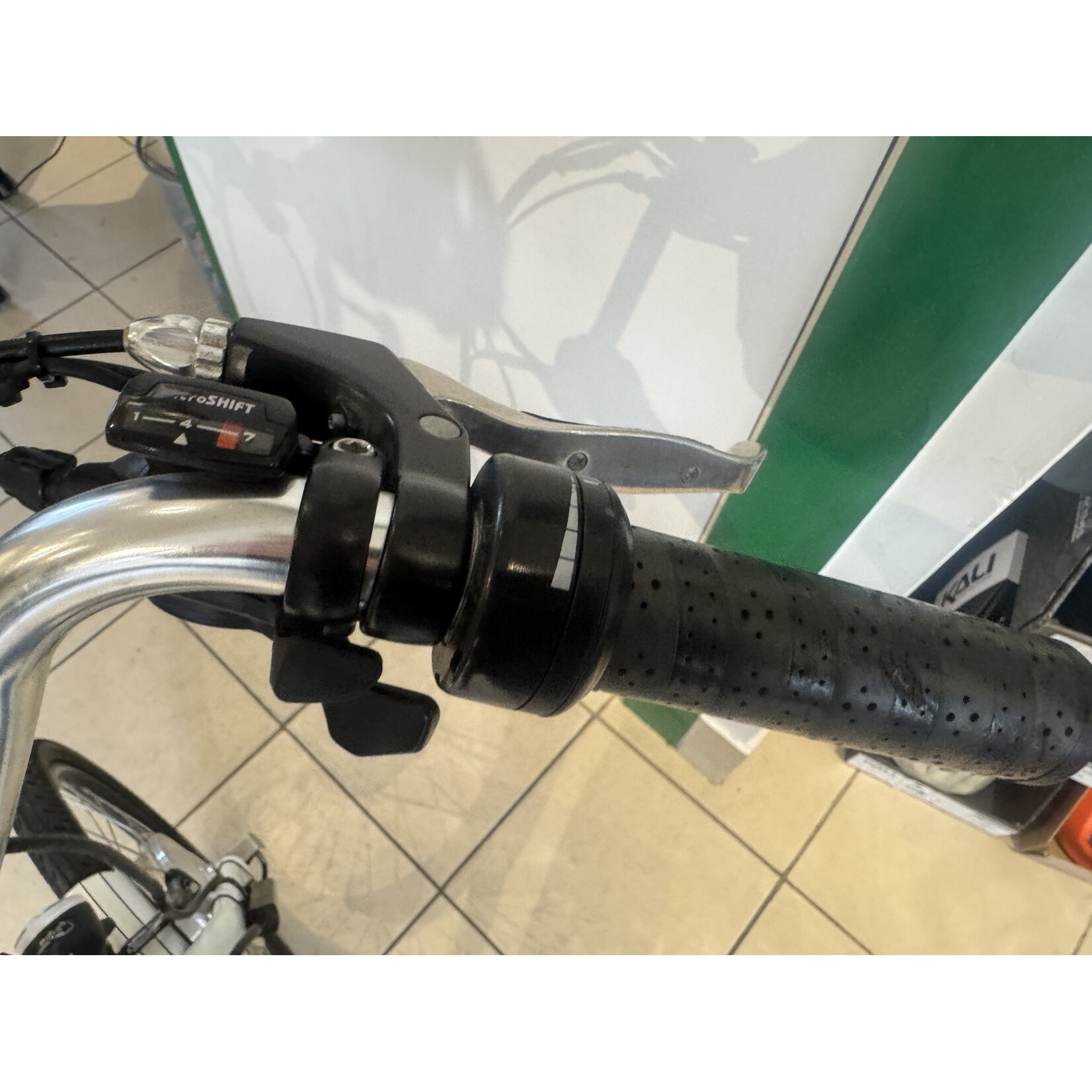 Secondhand-E-Zee Street