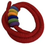 Papoose Toys Vilten touw met ringen rainbow Rood