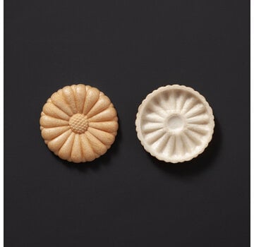 KAGADANE Monaka Shell Chrysanthemum A013