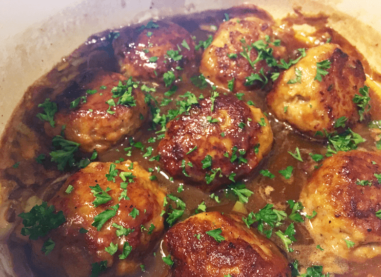 Kip gehaktballen in een kruidige, Belgische biersaus