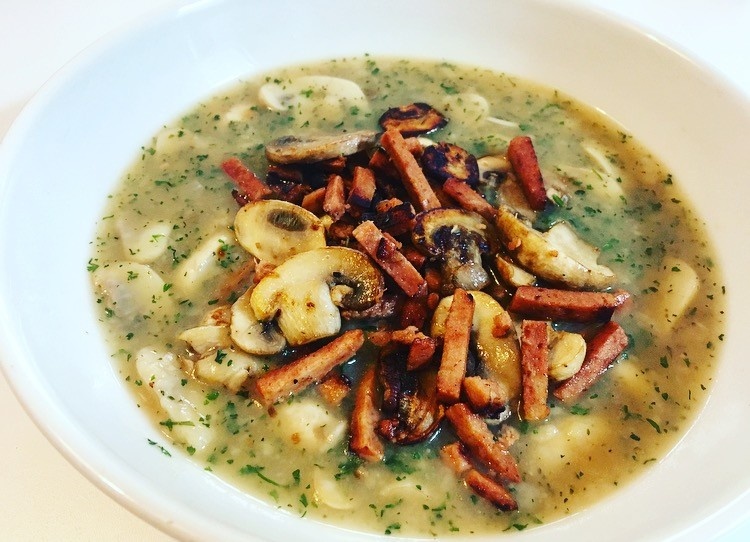 Vegetarische champignonsoep met Tripel Kannunik Vegetarische champignonsoep met Tripel Kannunik