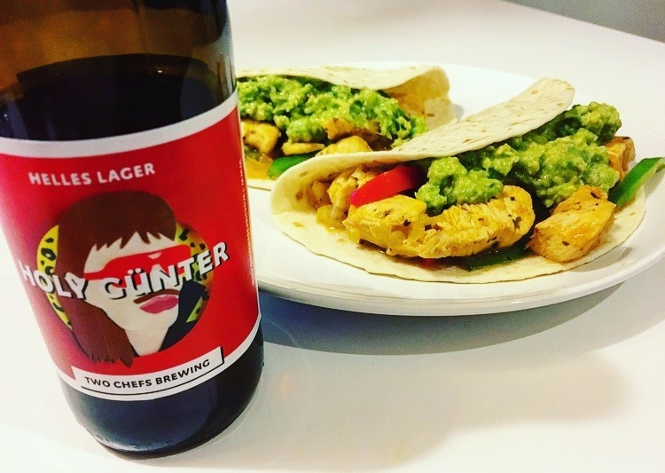 Kipfajita met avocado en Holy Gùnter Bier