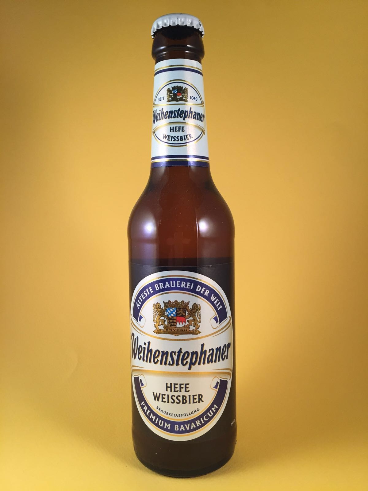 Weihenstephaner Heffe Weisbier Herkomst: Beieren, Duitsland Dit witbier heeft aroma’s van banaan en tropisch fruit. Weihenstephaner is moeder van witbieren. Doordat er in Duitsland geen koriander en citrusschillen als smaakmaker gebruikt mogen worden in tegenstelling tot Nederland of België heeft dit witbier frisse smaken door bijzondere gisting. Alcoholpercentage: 5,4% Serveeradvies: Tussen de 4 en 7 graden