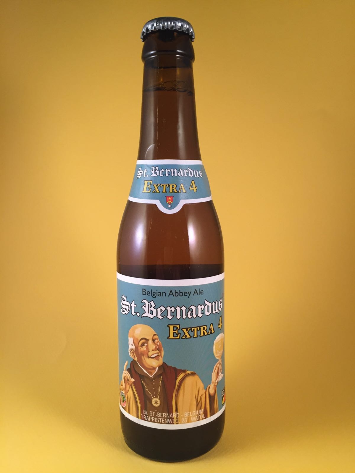 St. Bernardus Extra 4 Herkomst: Watou, België St. Bernardus heeft meerdere speciaalbieren maar de Extra 4 is bijzonder omdat zij dit bier niet voor verkoop gebruiken maar eigenlijk alleen maar voor eigen consumptie van de paters in de abdij. Het bier is gebalanceerd in zijn smaak en heeft geen uitspattingen naar zuur of bitter. Het bier heeft een percentage van 5,4% en een nagisting op de fles. Serveeradvies tussen de 6 en 10 graden.