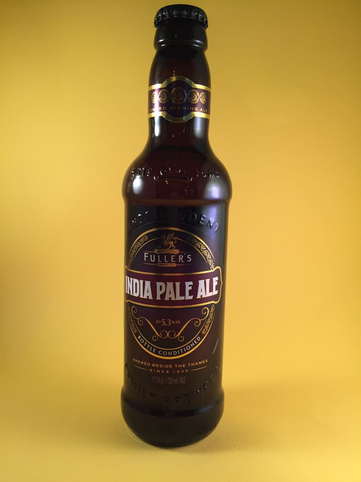 India Pale Ale Herkomst: Londen, Engeland Hoewel de naam anders doet denken is dit bier voor het eerst in de 19e eeuw gebrouwen in Engeland voor de Londense markt. Typische smaak van dit bier is te danken aan de lange overzeese reizen naar India die wel 5 maanden kon duren. Ze dachten dat het bier langer goed bleef als er meer hop werd toegevoegd aan het bier en het alcoholpercentage werd verhoogd, 5,2%. Advies serveertemperatuur: 7 graden