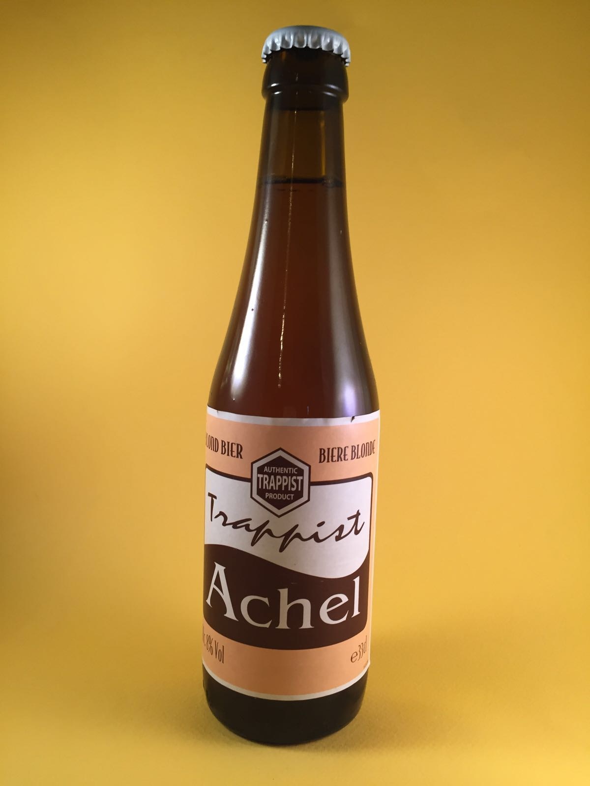 Achel Trappist Blond Herkomst: Hamont-Achel, België Diepbruin Trappistenbier met een hoppige aroma en een lichtzoete smaak. Het bier heeft een volle smaak, fijn in de mond maar heeft een sterke afdronk. Achel Trappist Blond bevat een alcoholpercentage van 8%. Advies serveertemperatuur: 7 a 8 graden.