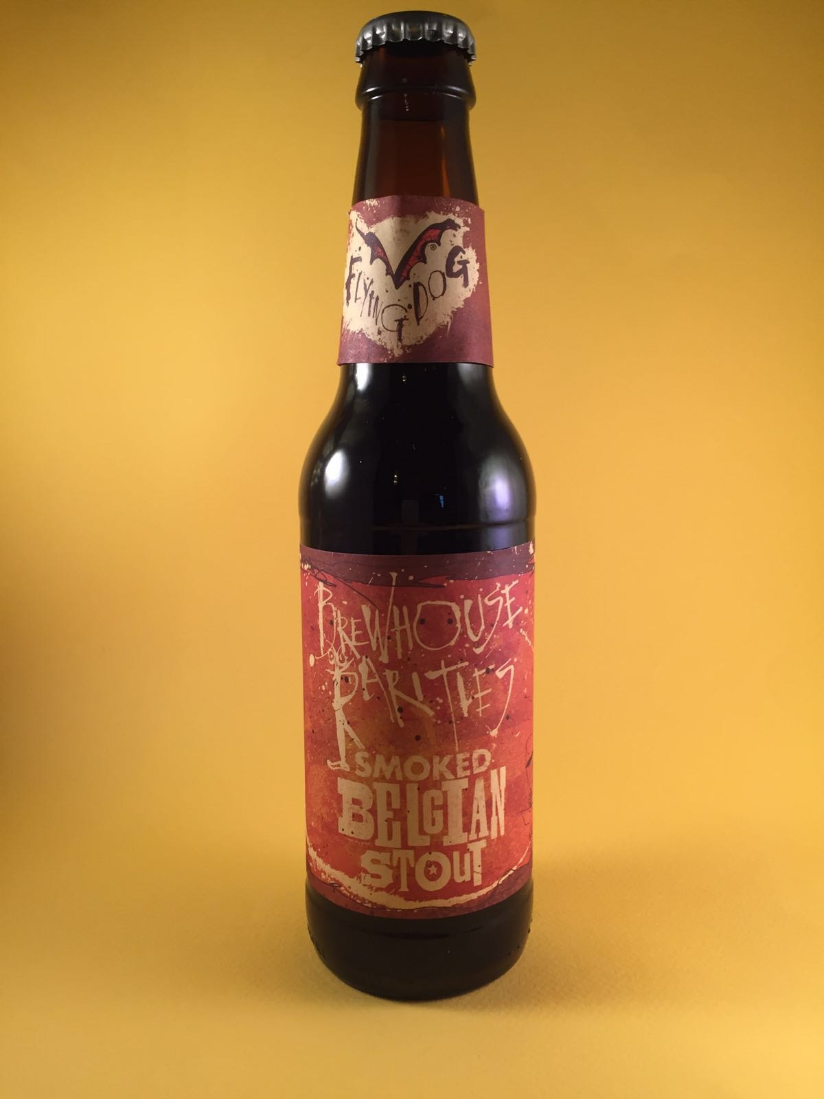 Flying Dog Smoked Belgian Stout Herkomst: Virginia, Amerika Let op! Drink dit bier als laatste. De klap op de vuurpijl. Voor dit eenmalig brouwsel hebben ze als speciale ingrediënten Belgische donkere kandijsuiker en de Copper Fox Mesquite gerookte mout gebruikt. Dit geeft het bier een stevig rokerig karakter met een hint van chocola en caramel, zeker het proberen waard!