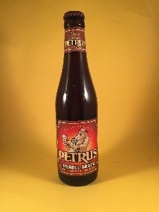 Petrus Dubbel Herkomst: Harelbeke, België Donker bier met hoge gisting van brouwerij de Brabandere. Onder de romige schuimkraag zijn aroma’s terug te vinden van grote hoeveelheden mouten en natuurlijke karamel. In de neus herken je toetsen van zoethout en salmiak. In de nasmaak komen deze kenmerken ook terug. Het bier heeft een alcoholpercentage van 6,5%. Advies serveertemperatuur 5 graden. 