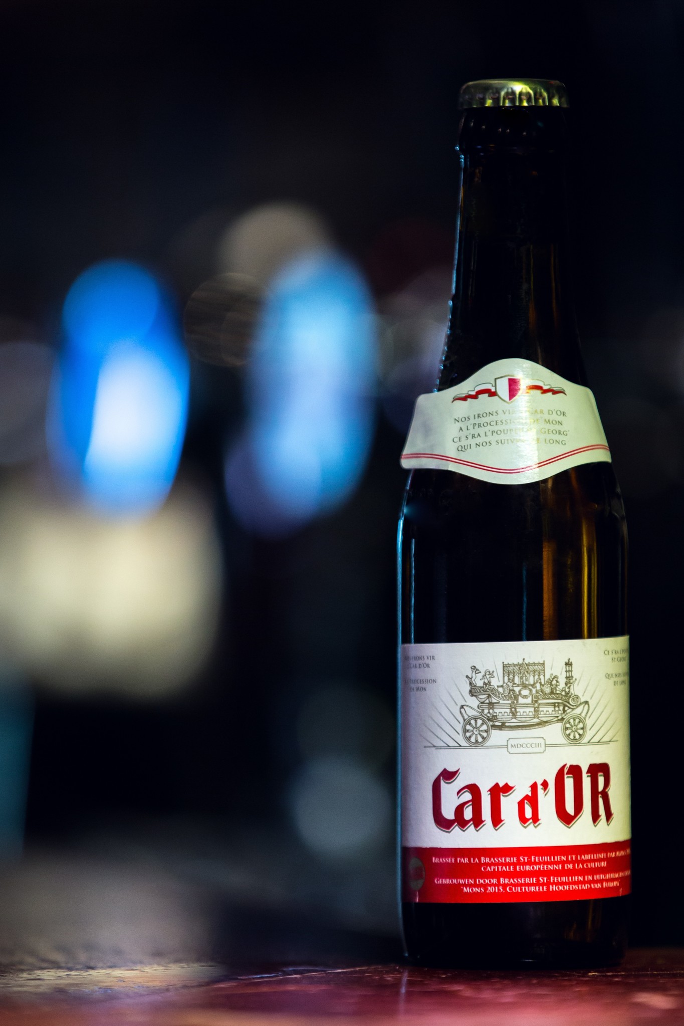 Car d’or Herkomst: Le Roeulx, België Car d’or is afkomstig van brouwerij St. Feullien uit België. Het bier heeft een hoge gis-ting en nagisting op de fles. Dit frisse blonde speciaalbier heeft een mooi bittertje en een aangename geur en afdronk. Car d’or heeft in 2014 een gouden medaille gewon-nen in de Brussels Beer Challenge en de European Beer Star in de Categorie Belgian Style Ale. En dat is niet voor niks. Het bier bevat een alcoholpercentage van 6%. Advies serveertemperatuur 8 graden.