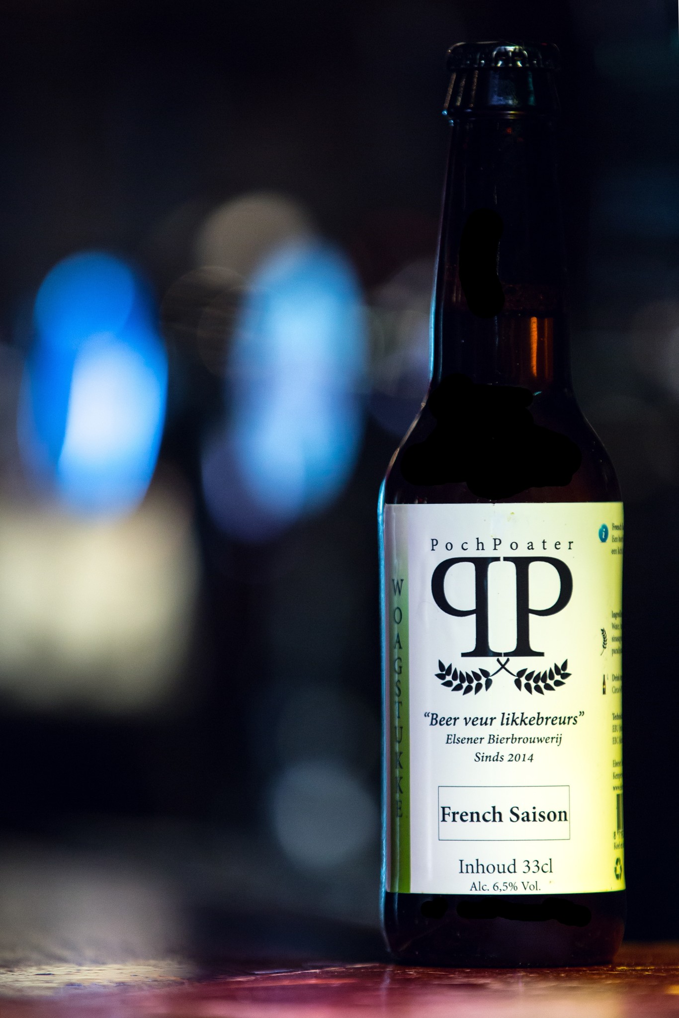 Woagstukke Herkomst: Elsen, Nederland Dit speciaalbier met een goudblonde kleur is een French Saison. Brouwerij De Elsener is ooit hobbymatig begonnen met een starterspakket voor brouwers maar in 2014 overgestapt naar een brouwerij met professionele installaties. De jeneverbes, para-dijszaad en sinaasappelschil zorgen voor een kruidige smaak. Het bier bevat een alco-holpercentage van: 6,5%. Advies serveertemperatuur 7 à 8 graden.